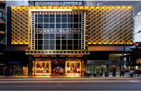 广南门头设计与商业空间的纽带。